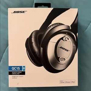 Bose QC15 Noise Cancelling Headphones - Black and Silver